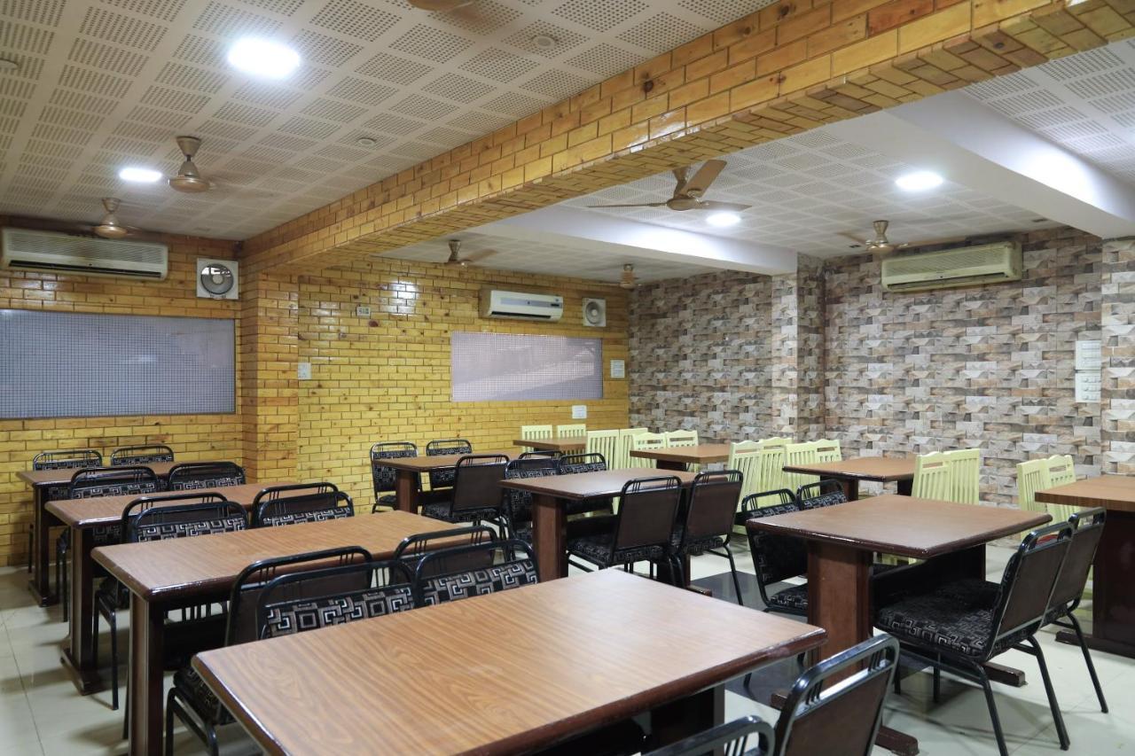 OYO Flagship 77764 Hotel Rahul Ganeshpeth Colony Nagpur Bagian luar foto