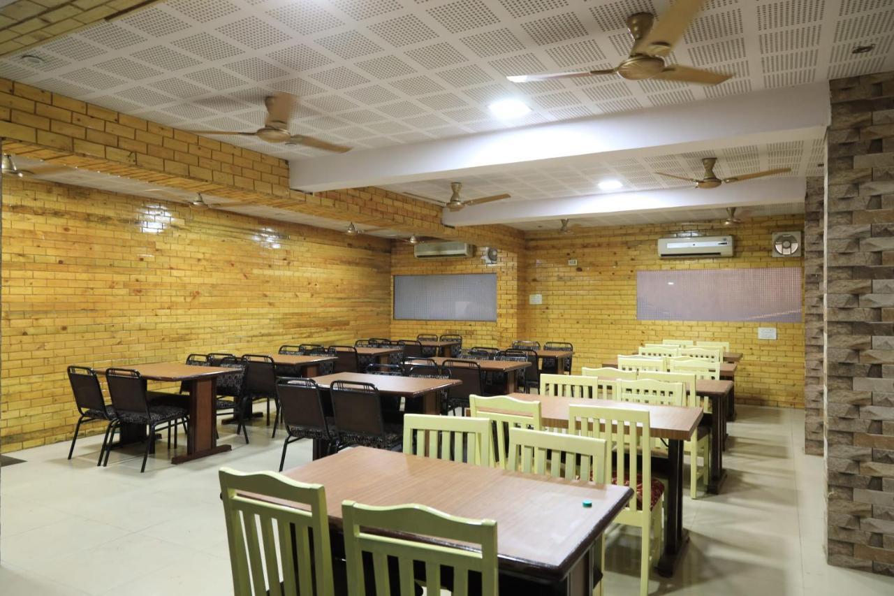 OYO Flagship 77764 Hotel Rahul Ganeshpeth Colony Nagpur Bagian luar foto